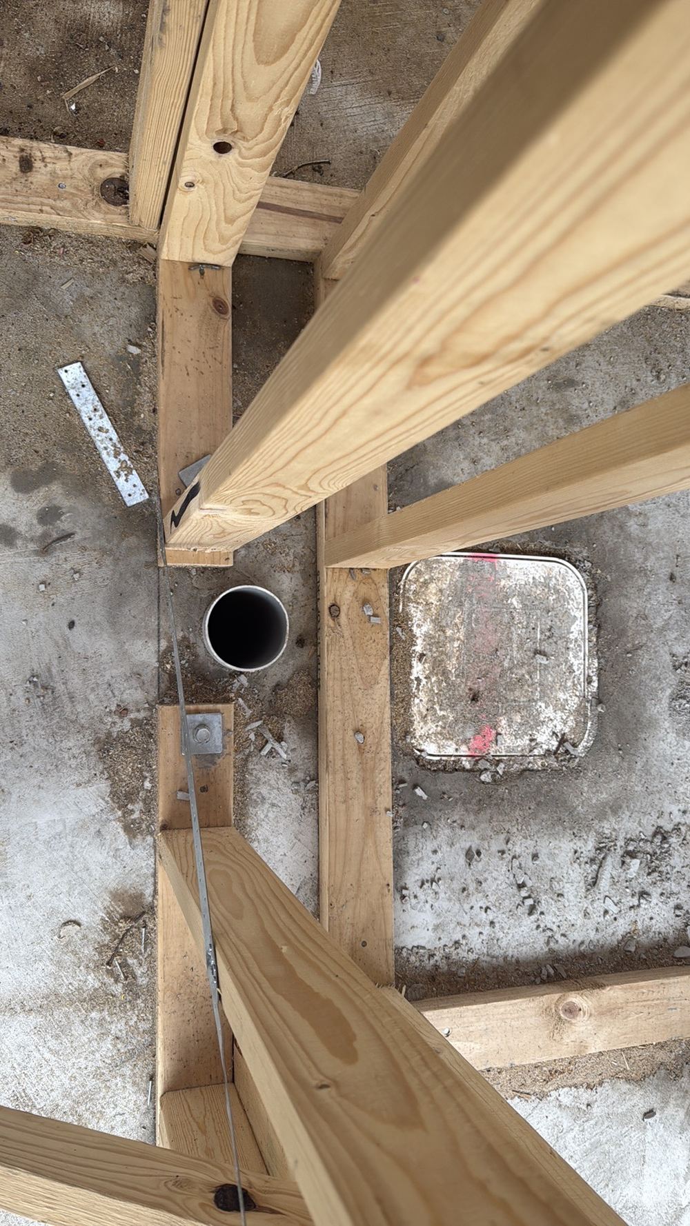 Waste pipe left open, so debris can drop in and block the drain, Mambourin