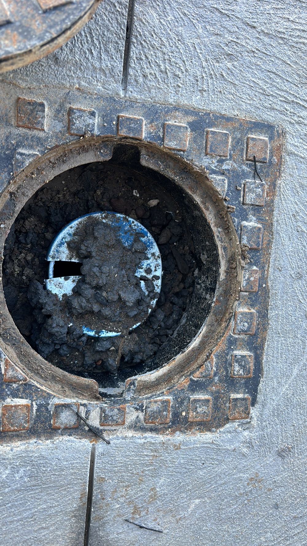 Damaged sewer inspection outlet cap needing an approved replacement, Mambourin