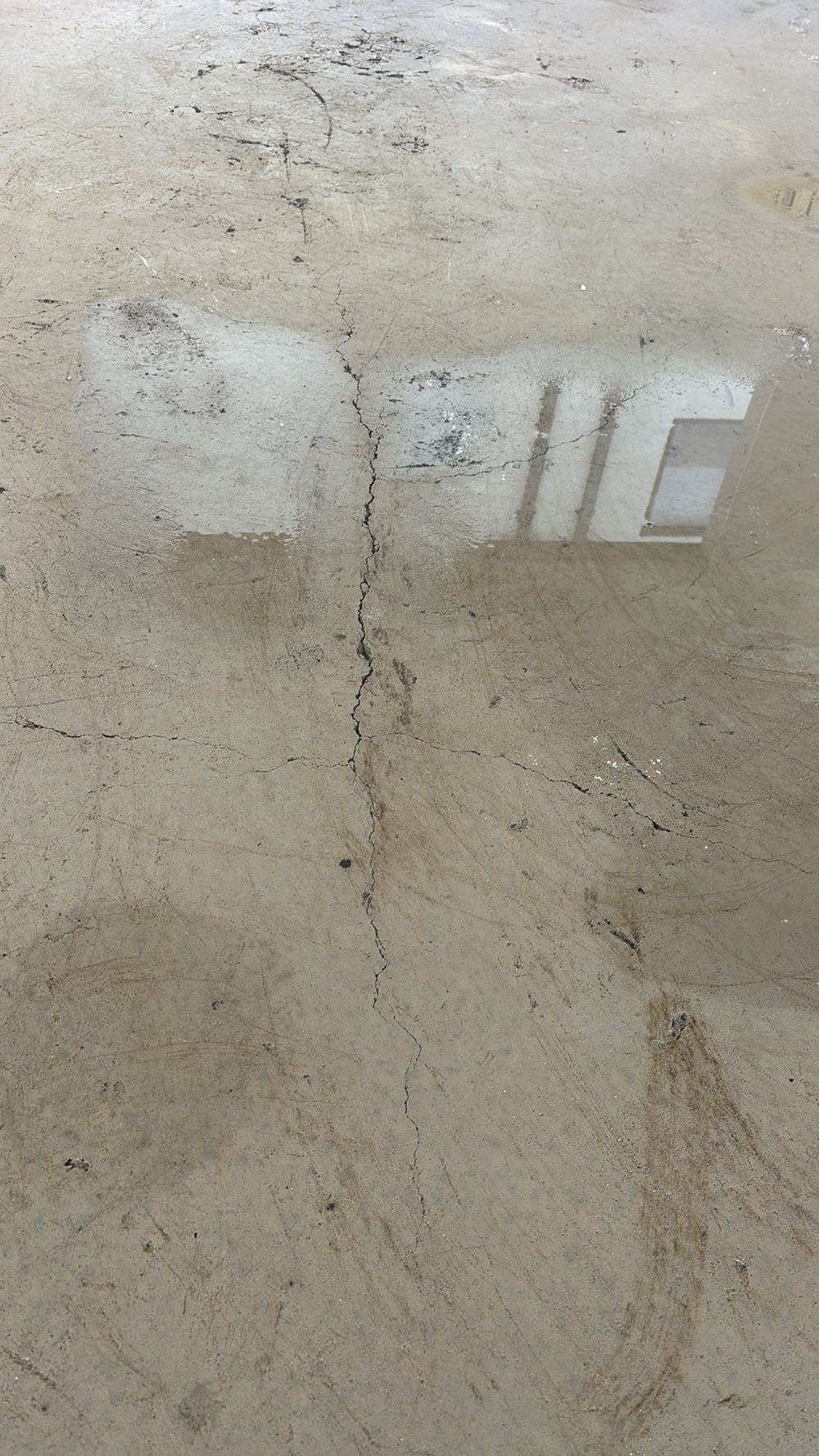 Ground, slabs and cracking, Mambourin